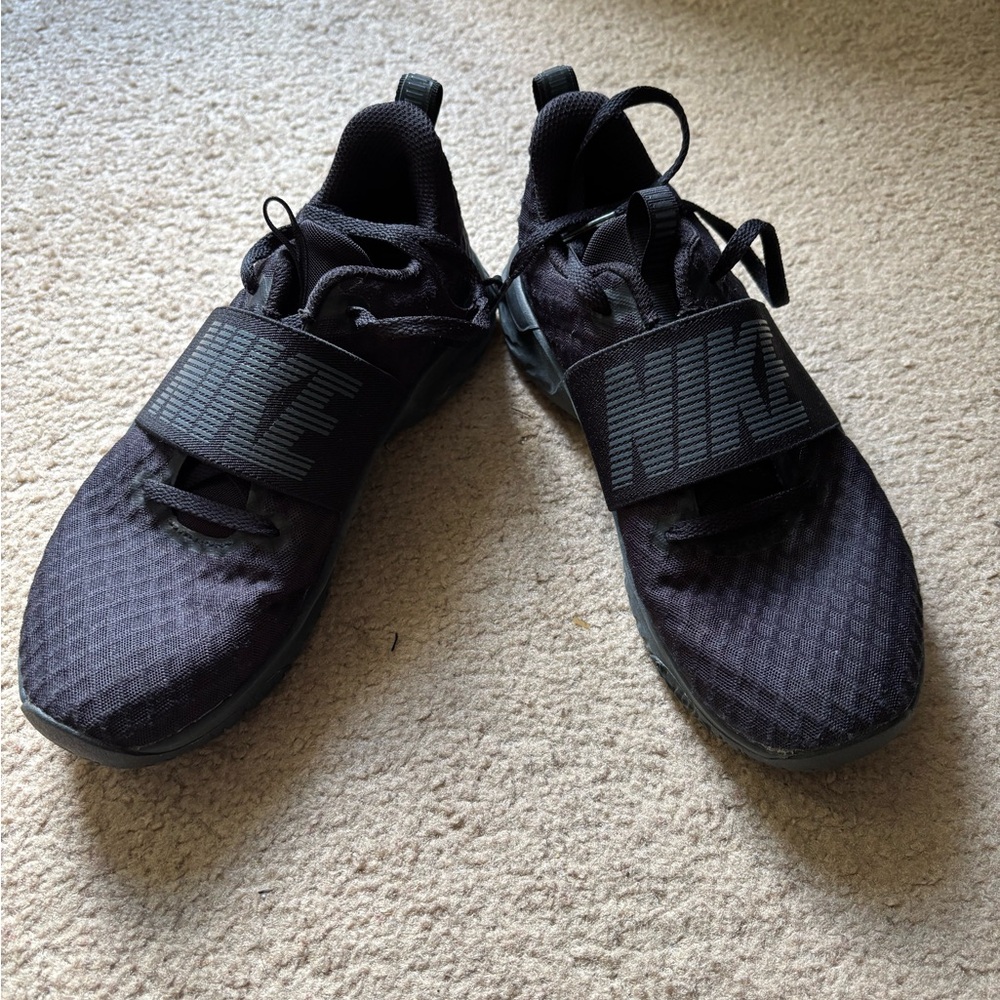 Nike women’s  Black Athletic Shoes